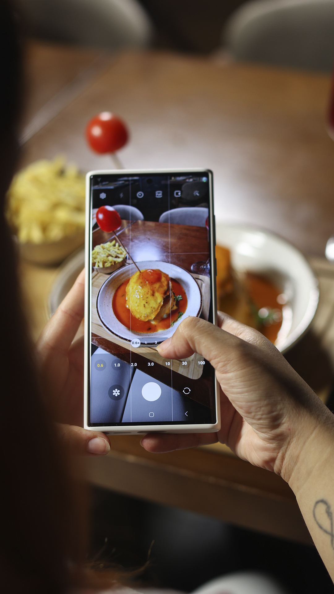 Criação de conteúdo gastronómico com telemóvel